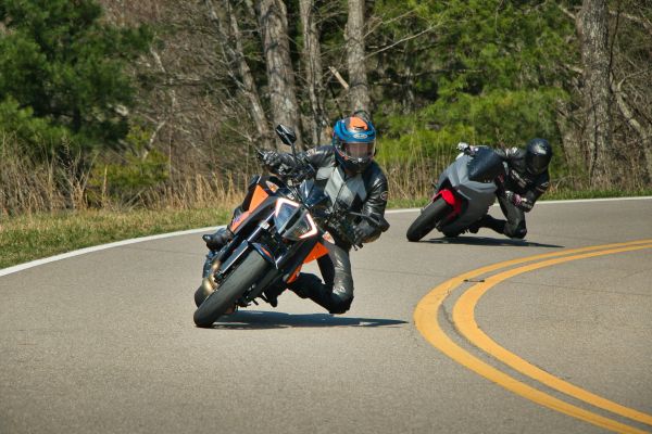 Top 5 astuces pour optimiser la performance des motos ktm sur route